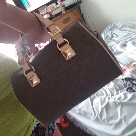 Michael Kors signature Monogram Grayson Satchel - Picture 7 of 7